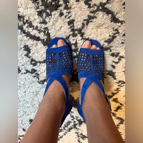 NWOT Vince Camuto royal blue heels - Picture 9 of 16